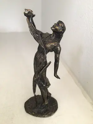 Corry Ammerlaan - Sculptuur “ GENIETEN “. Gesigneerd kaufen? Bieten Sie von 1!