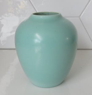 Plateelfabriek Schoonhoven N.V. - Celadon kleurig platelen vaasje kopen? Bied vanaf 10!