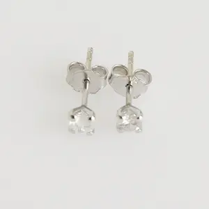 Diamanten oorbellen kopen? Bied vanaf 400!