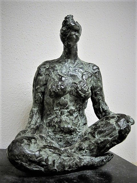 Maite Duval - Fraai vormgegeven naakt sculptuur in Brons "Meditatie" gesigneerd  verkocht voor € 240!