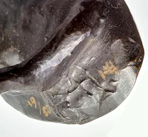 Marianne Houtkamp - Afrikaanse vrouw, bronzen beeld kopen? Bied vanaf 325!