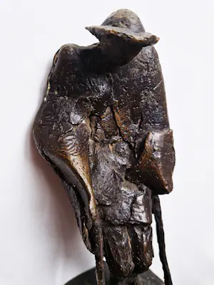 Jos van Riemsdijk - Fraaie bronzen sculptuur "oudere man met hoed" op bronzen sokkel(tje) kopen? Bied vanaf 89!