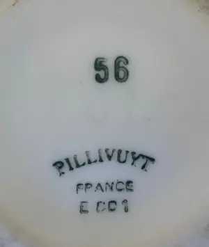 Niet of onleesbaar gesigneerd - Pillivuyt Paris - wit porseleinen bloemensteker kopen? Bied vanaf 1!