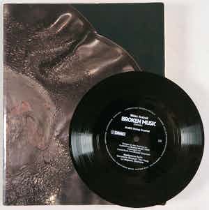 Milan Knizak - Broken Music - Catalogus van Vinyl door kunstenaars met Flexidisc Single verkocht voor € 1!