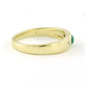 14k geel gouden ring bezet met smaragd en briljant geslepen diamant kopen? Bied vanaf 130!