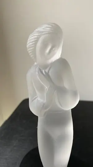 Ida Schwetz-Lehmann - Art deco "frosted glass" sculptuur "Het verlegen meisje" kopen? Bied vanaf 100!