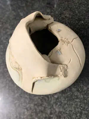 Ciska Kok - Keramische sculptuur van twee kussende figuren . kopen? Bied vanaf 50!