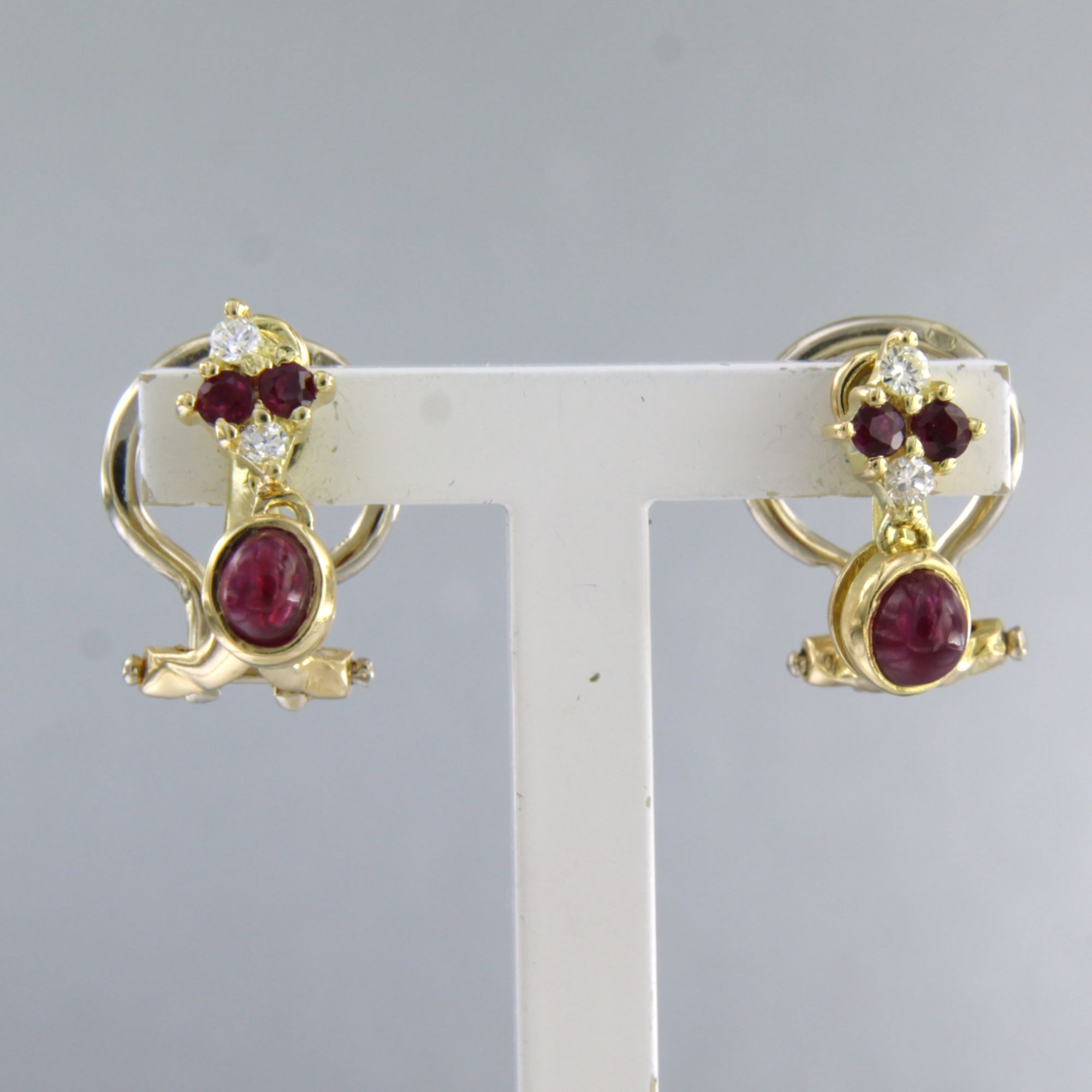Buy 18k geel gouden oorhangers met robijn en briljant geslepen diamant tot.0.08ct? Bid from 510!