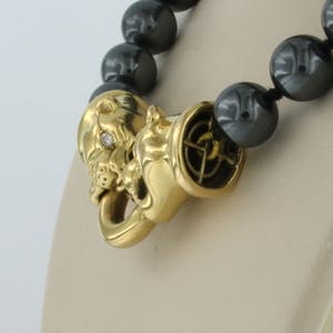 18k gouden slot van panter koppen met diamant aan hematiet kralen collier - 45cm kopen? Bied vanaf 800!
