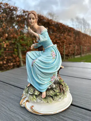 Real Fabbrica Capodimonte - Zittende Dame kopen? Bied vanaf 150!