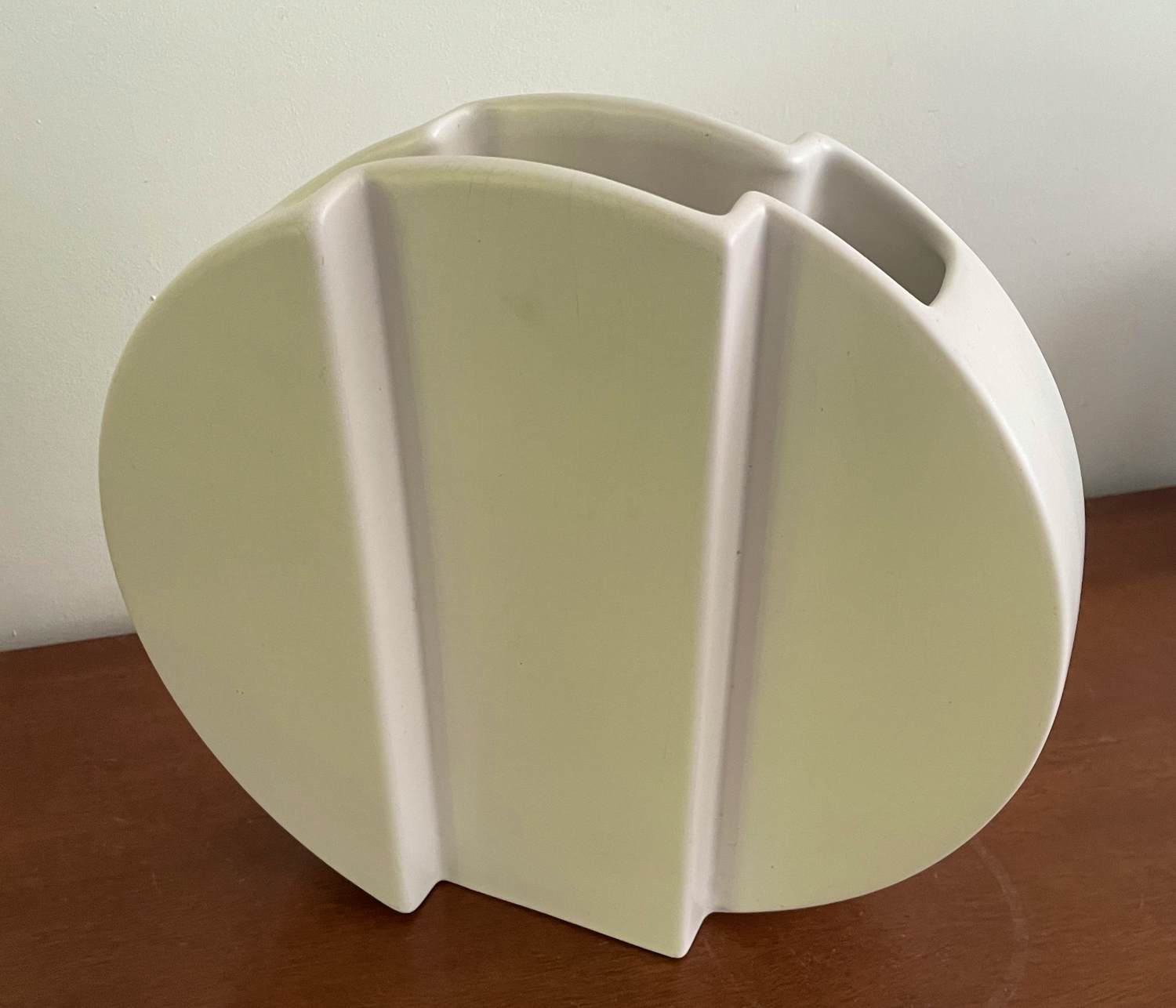 Dorothe van Agthoven - 1980s design wielvaas ontwerp Dorothé van Agthoven kopen? Bied vanaf 38!