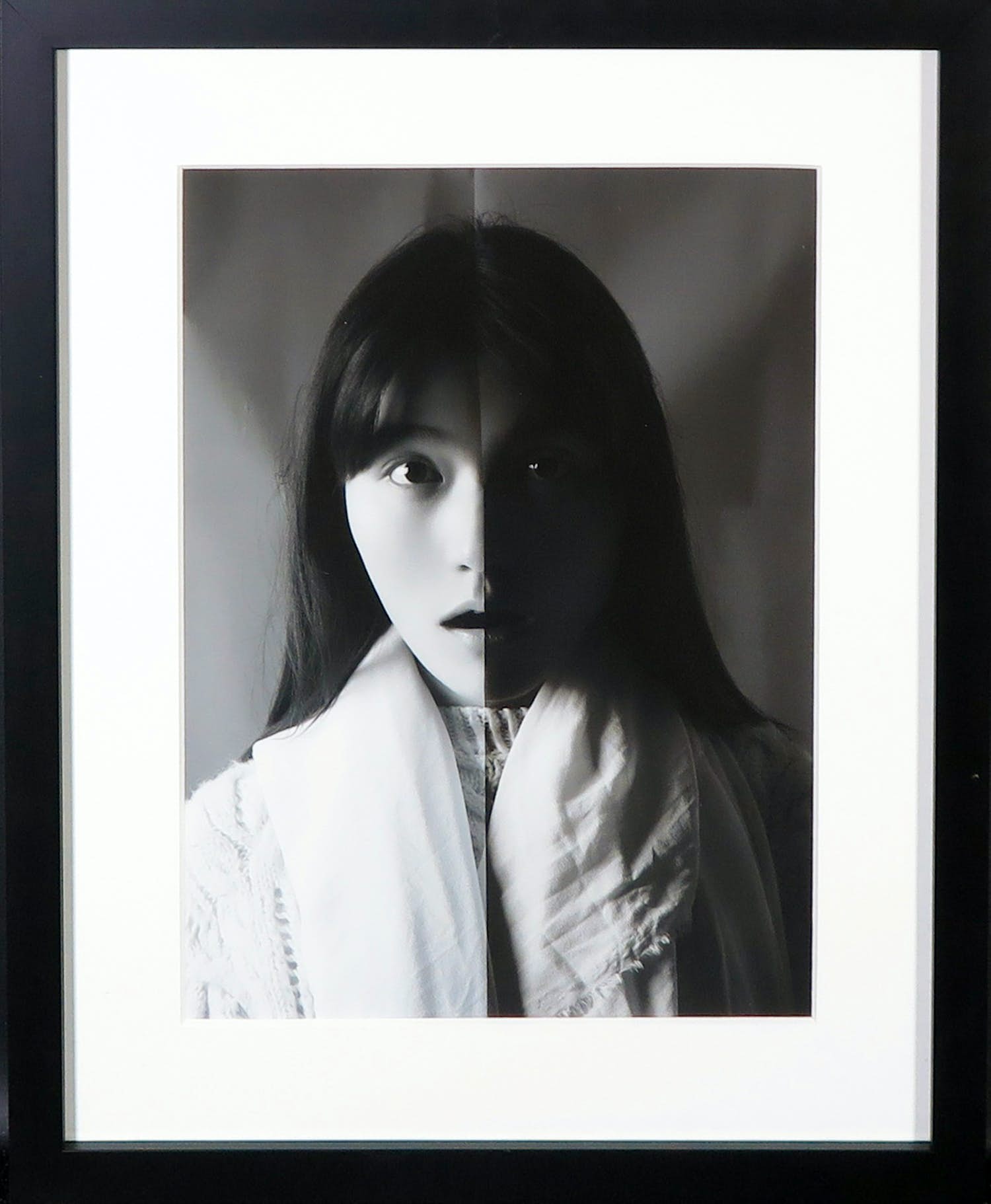 Eric Guo - Foto, Facing each other V verkocht voor € 1!