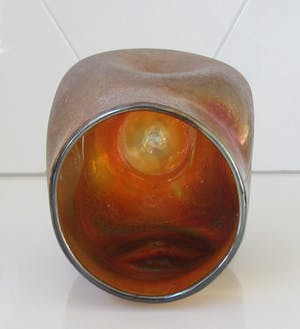 Johann Loetz Witwe - Art Nouveau Oranje glazen Irise knijpvaas kopen? Bied vanaf 85!