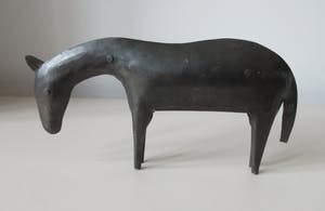 Niet of onleesbaar gesigneerd - naïef plaatstalen paard kopen? Bied vanaf 1!