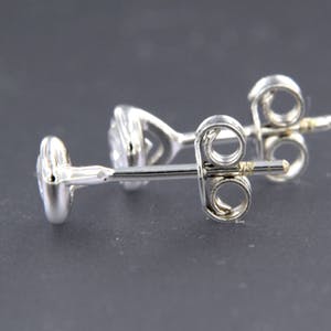 18K Goud - witgouden solitair oorknoppen bezet met briljant geslepen diamant 0.24 caraat kopen? Bied vanaf 300!
