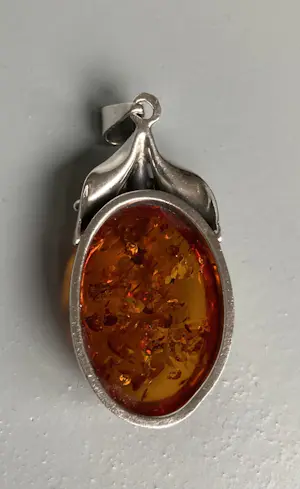 Internationaal Zilver - 925 - grote hanger barnsteen in florale setting kopen? Bied vanaf 90!