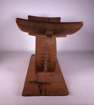 Niet of onleesbaar gesigneerd - Deels opengewerkt houten stoeltje kopen? Bied vanaf 1!