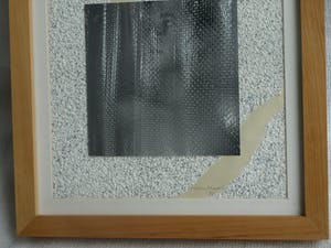 Niet of onleesbaar gesigneerd - Ingelijste gemengde techniek , Fotografie & collage , Portret - 1997 kopen? Bied vanaf 1!