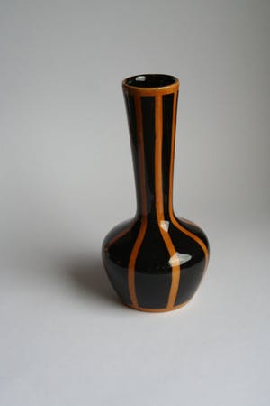 Niet of onleesbaar gesigneerd - slanke vaas - gemerkt met H / Y of huisje kopen? Bied vanaf 1!