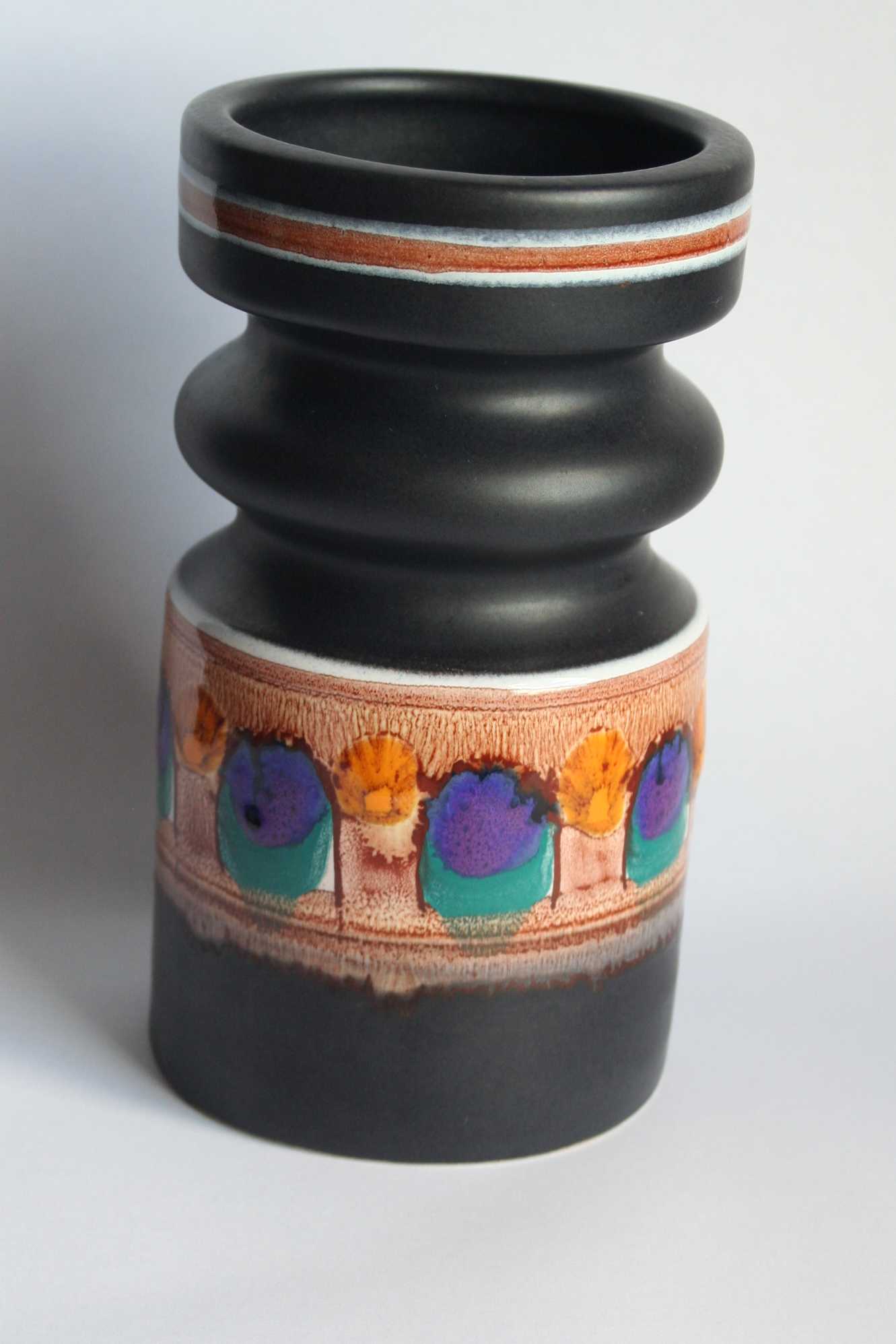 Plateelbakkerij Flora - Holland vaas 915 decor pauwoog verkocht voor € 17!