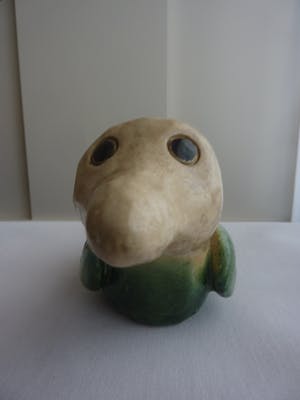 Niet of onleesbaar gesigneerd - "Th" gesigneerd - keramieke watervogel eend met zwarte ogen kopen? Bied vanaf 1!