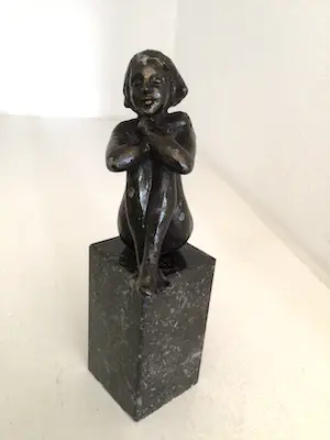 Corry Ammerlaan - Sculptuur “ Ingetogen “ kopen? Bied vanaf 1!