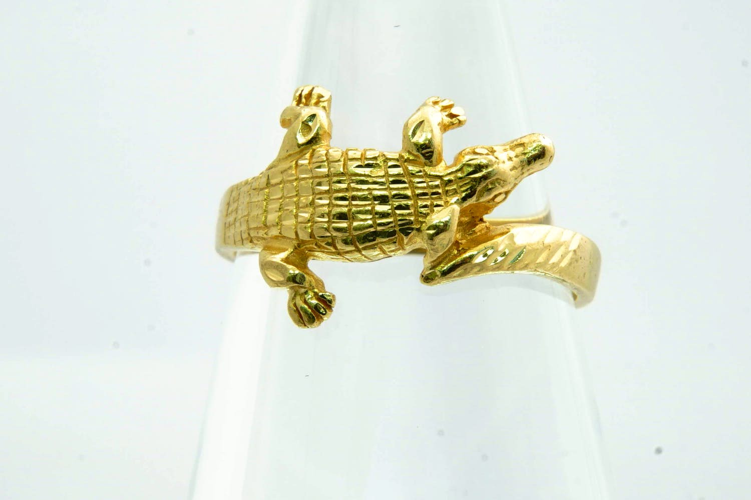 77 - Unieke,  mooi gedetailleerde 18krt geel-gouden krokodil ring - kleine maat! kopen? Bied vanaf 145!