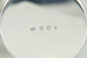 2555 - Fraaie 1e gehalte Zilveren kinder/geboorte beker orig. verpakking kopen? Bied vanaf 70!