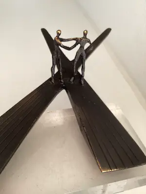 Corry Ammerlaan - Sculptuur “ OP SCHEIDING VAN WEGEN “ kopen? Bied vanaf 1!