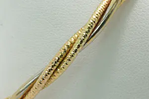41 - Charmante 18 karaats gouden tri-color "gevlochten" dames armband kopen? Bied vanaf 415!