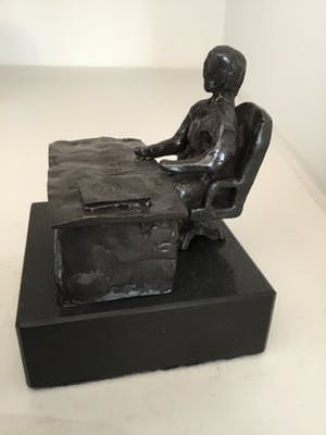 Corry Ammerlaan - Sculptuur “ Aan het werk ! “ kopen? Bied vanaf 20!