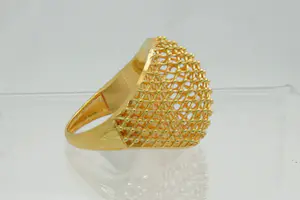 33 - Aparte opengewerkt & ellipsvormige 20 Krt geel gouden ring -"netwerk" model kopen? Bied vanaf 335!
