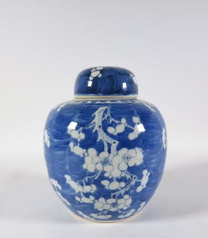 Niet of onleesbaar gesigneerd - 19e eeuwse Chinees porseleinen gemberpot kopen? Bied vanaf 1!