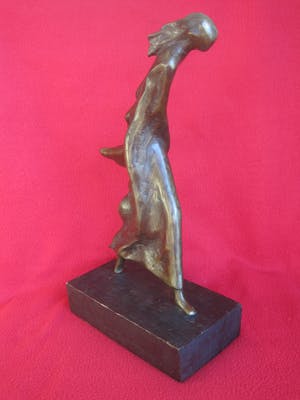 Brons (Onbekend) - Vrouw, gejaagd door de wind. kopen? Bied vanaf 120!