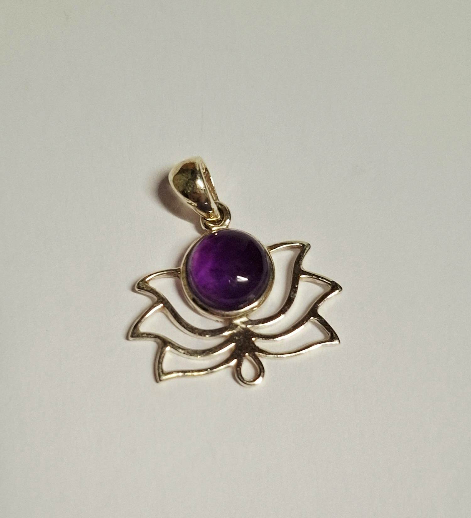 Lotus hanger gemaakt van 925 sterling zilver met een Amethist edelsteen. kopen? Bied vanaf 45!