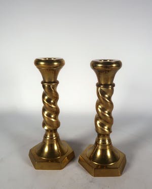 Niet of onleesbaar gesigneerd - Koper, Getorste kandelaars kopen? Bied vanaf 1!