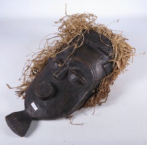 Lele - Initiatie masker met raffia vezels kopen? Bied vanaf 1!