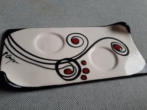 Niet of onleesbaar gesigneerd - 2 Espressokopjes (keramiek) met onderblad kopen? Bied vanaf 10!