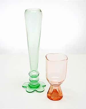 Borek Sipek - Groene karaf/ vaas met 2 rose glazen , ca 1995 verkocht voor € 49!