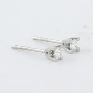 18k wit gouden solitair oorknoppen met briljant geslepen diamant tot. 0.20ct kopen? Bied vanaf 325!