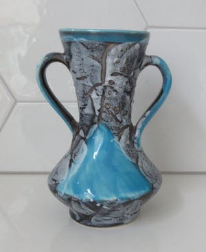 Vallauris Keramiek - Twee Sixties lichtblauwe Fatlava vaasjes kopen? Bied vanaf 1!