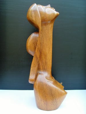 Niet of onleesbaar gesigneerd - Zeer fraai houten vrouwen beeld "Amsterdamse school". kopen? Bied vanaf 1!