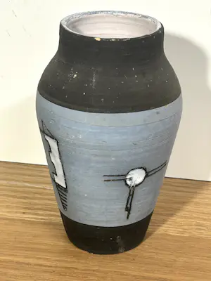 Frans Tuinstra - Vaasje met figuratief abstract figuur 1957 kopen? Bied vanaf 70!