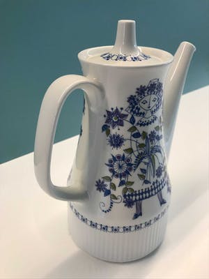 Curiosa - Turi design" Lotte" made in Norway. Handpainted koffiepot kopen? Bied vanaf 1!