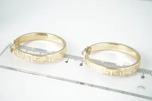 07 -  Elegante set 18 karaats geel-gouden dames "Creolen" met Griekse sleutels kopen? Bied vanaf 140!