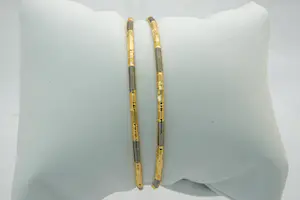 28 - Set van TWEE hoog-gehalte 22Krt bicolor gouden "rinkel" armbanden kopen? Bied vanaf 1080!