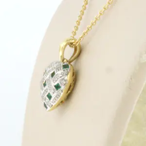18k gouden collier met gouden hart hanger bezet met smaragd en diamanten kopen? Bied vanaf 575!