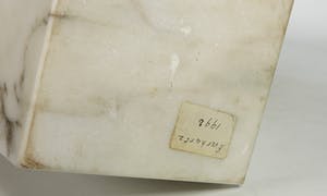 Pierre Everhartz - Marmeren beeld, Zonder titel kopen? Bied vanaf 1!