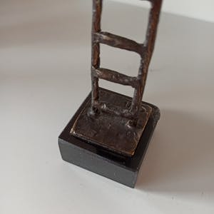 Corry Ammerlaan - Verbronsd sculptuur op sokkel; De Denkende Mens. kopen? Bied vanaf 1!