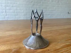 Corry Ammerlaan - Verzilverde Kandelaar “Samenwerking op niveau” door Corry Ammerlaan kopen? Bied vanaf 28!